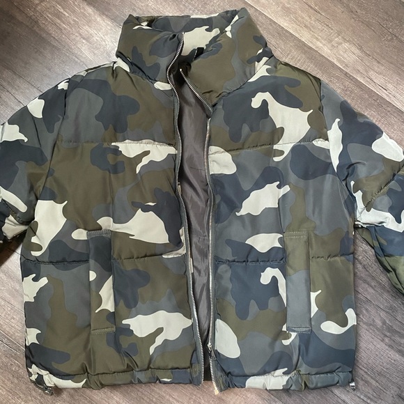 H&M Camo Puffer Cropped Jacket - Picture 1 of 5